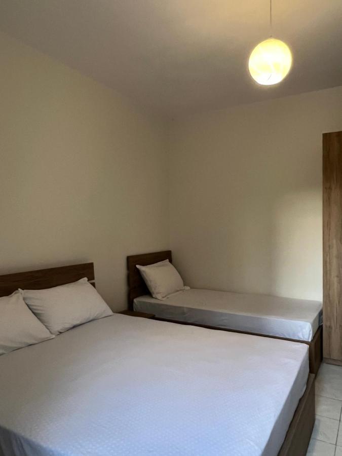 Guest House Sala Durres Bagian luar foto