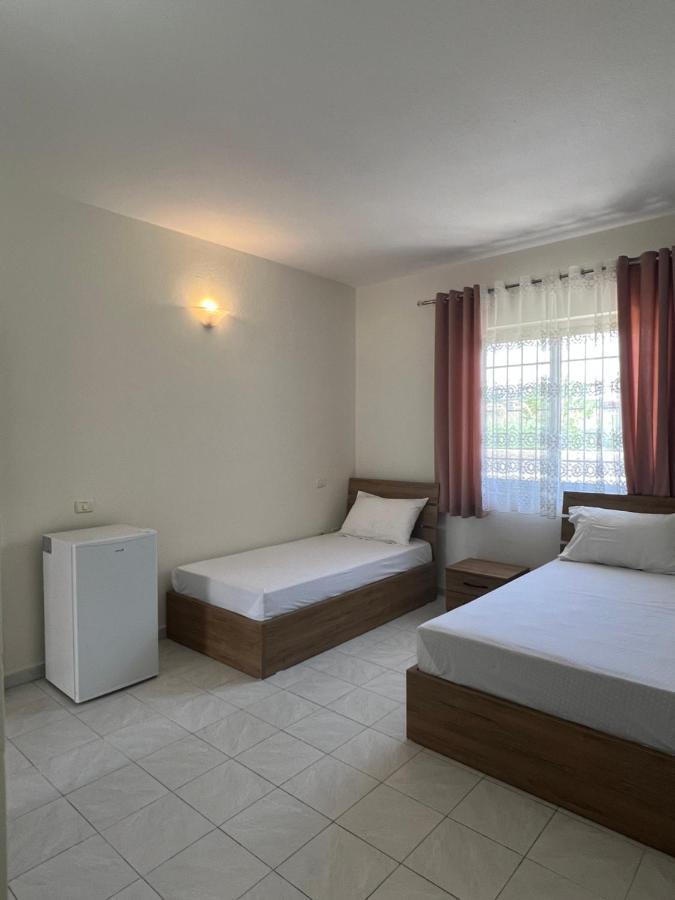 Guest House Sala Durres Bagian luar foto