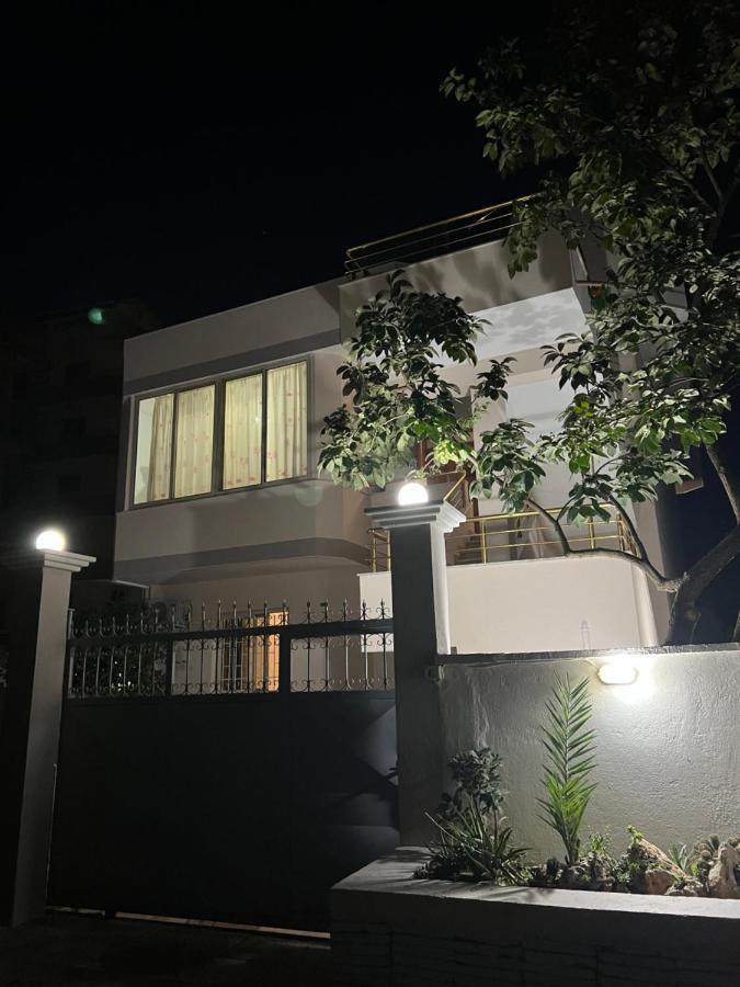 Guest House Sala Durres Bagian luar foto