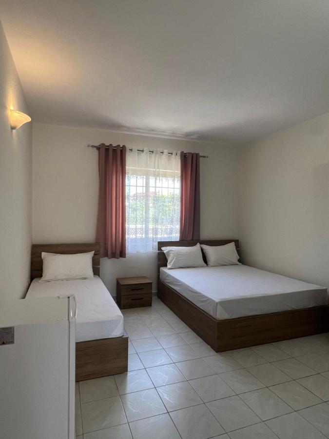 Guest House Sala Durres Bagian luar foto