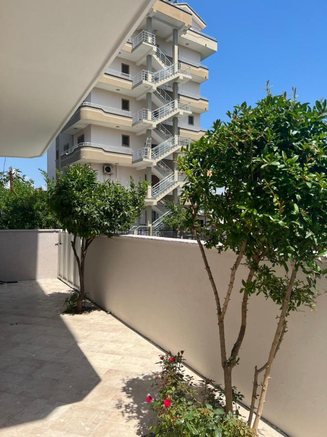 Guest House Sala Durres Bagian luar foto