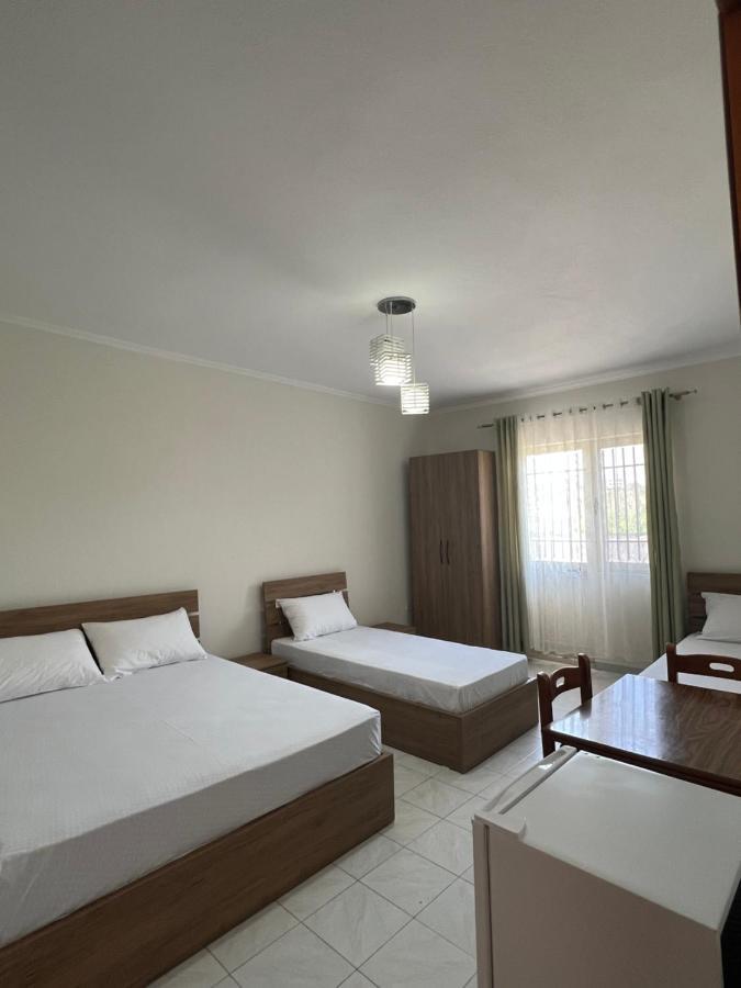 Guest House Sala Durres Bagian luar foto