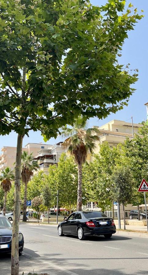 Guest House Sala Durres Bagian luar foto