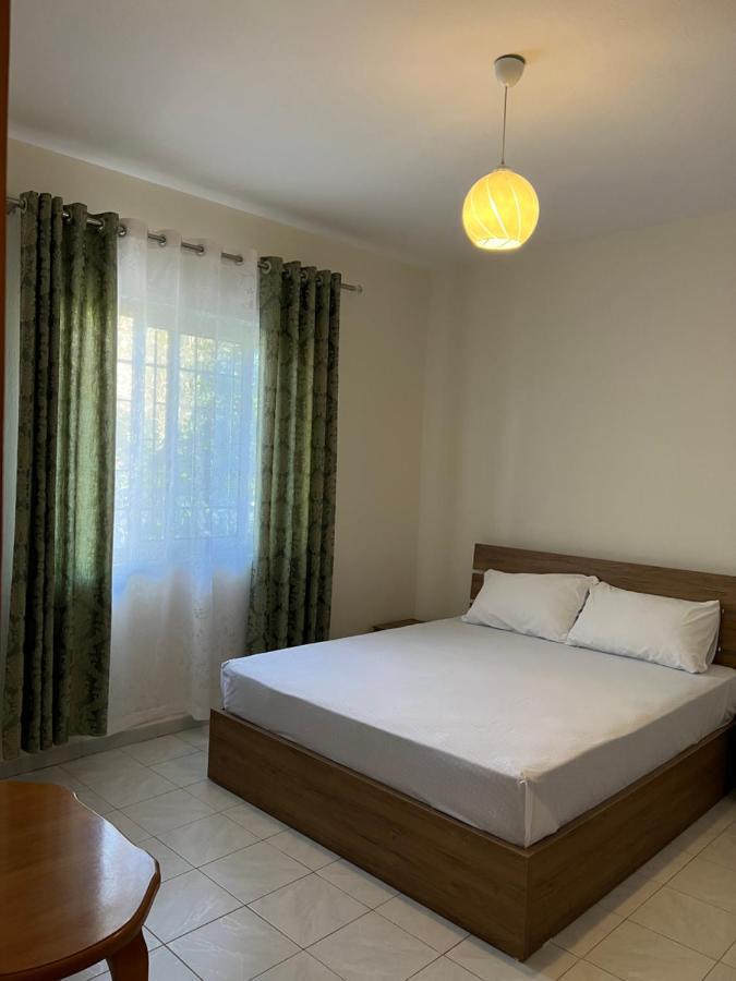 Guest House Sala Durres Bagian luar foto